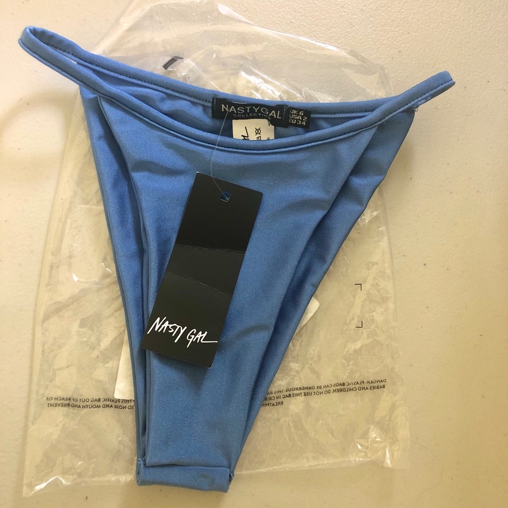 never worn || skimpy high leg bikini bottoms ||